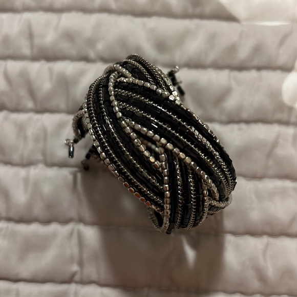 Beaded bracelet from Taiwan. One size fits most. Stretches to open and close. - Picture 2 of 6